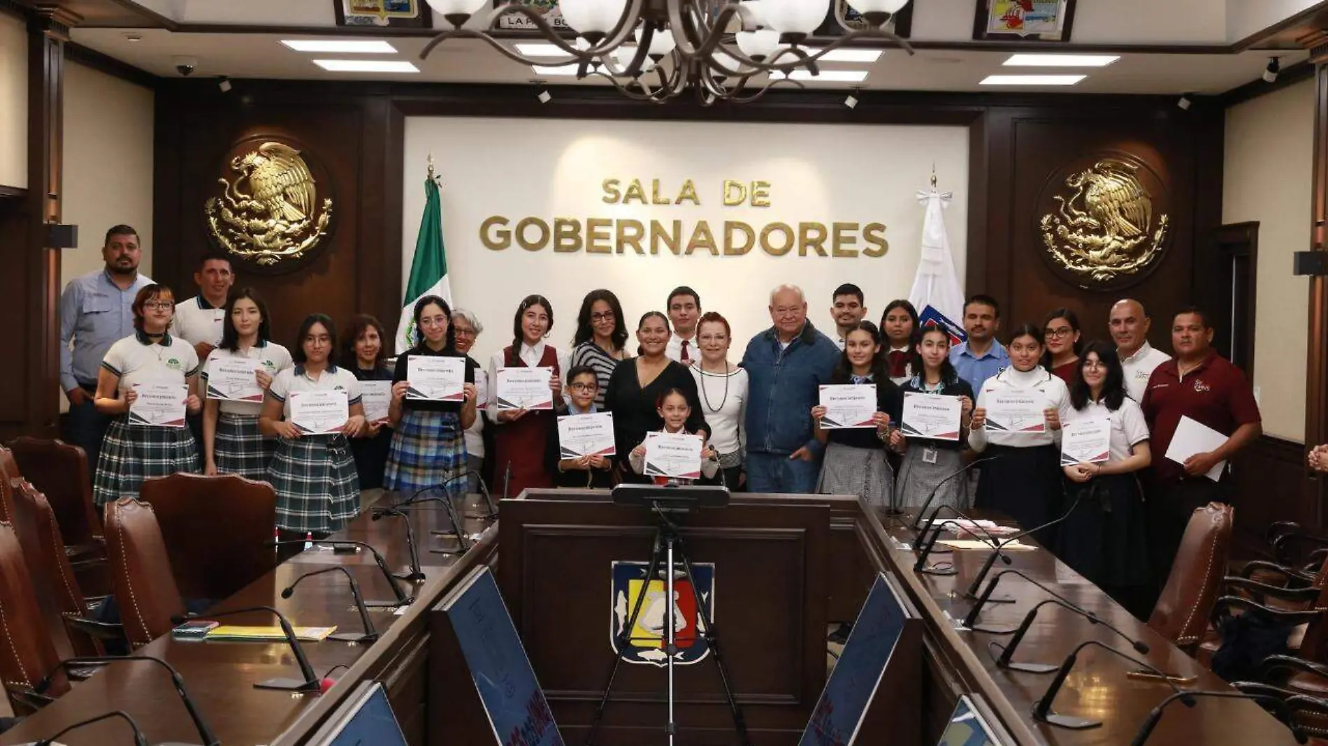 Reonocen a ganadores de eventos ciencias